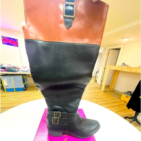 Boots - Picture 1 of 3